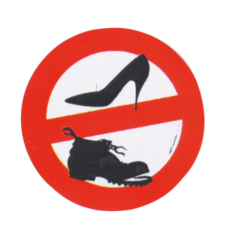 DIVIETO DI SCARPE A BORDO