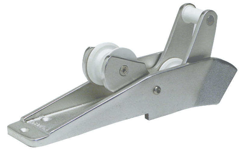 In alluminio lucidato e anodizzato. Adatto per ancore Danforth, Bruce,Trefoil®, CQR e Delta. Puleggia in nylon.