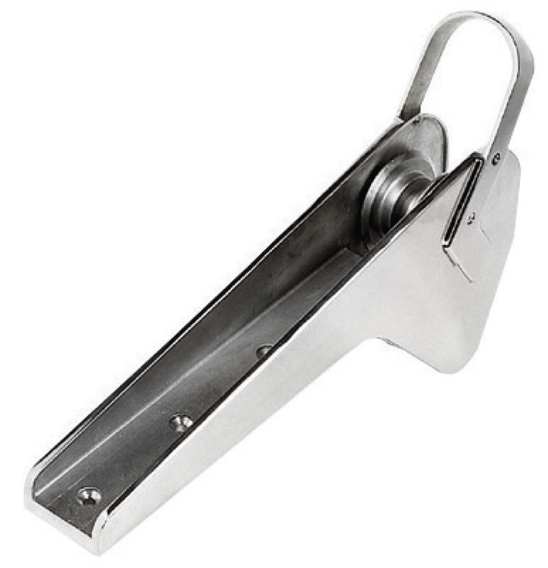Per ancore tipo Bruce/Trefoil®, microfuso in acciaio inox AISI 316 lucidato a specchio. Puleggia inox indistruttibile, completo di cavallotto di sicurezza.