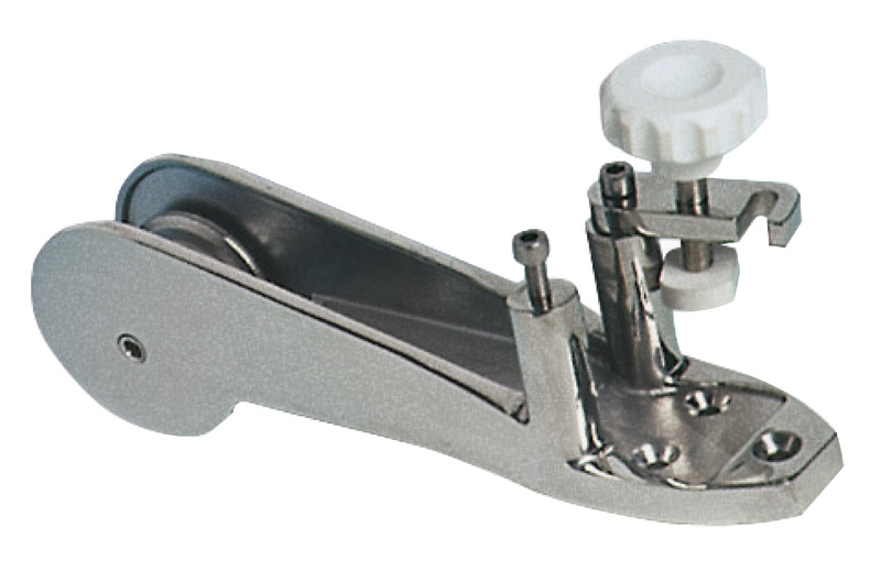 In acciaio inox AISI 316 microfuso e lucidato a specchio, con bloccaggio per ancore Danforth, Bruce, Trefoil®, CQR ecc.. Puleggia inox indistruttibile.