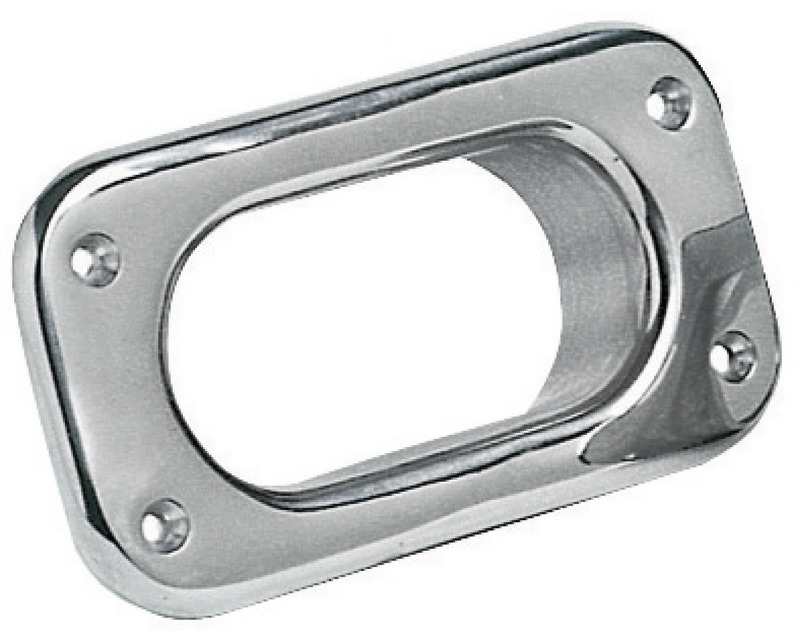In acciaio inox AISI 316 lucidato a specchio, nessuna vite a vista dall'esterno.