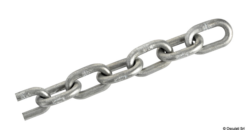 Adatta per salpa ancore. Le matasse di catene sono consegnate in casse di legno o confezioni pratiche da stoccare e movimentare. La catena è marchiata ogni metro "OSC" come segno qualitativo e distintivo.