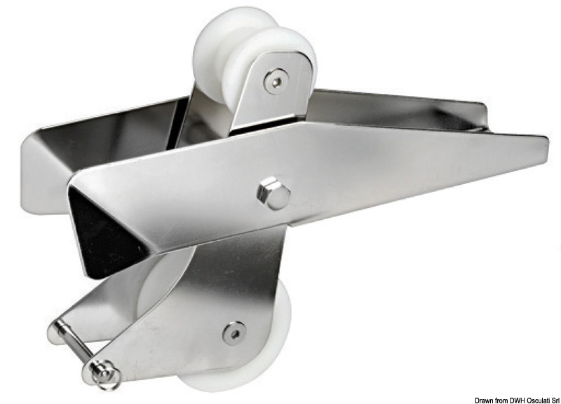 In acciaio inox. Ideale per tutte le ancore fino a 14 kg. Puleggia in nylon.