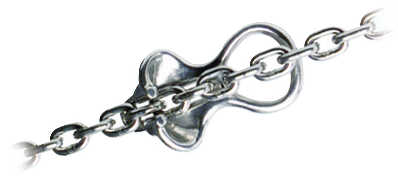 Si artiglia alla maglia della catena e scarica il verricello dallo sforzo dell’ormeggio. Realizzato in acciaio inox 316 lucidato.