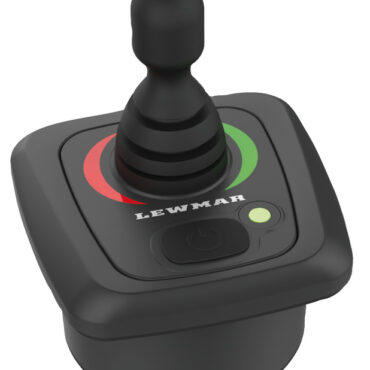 Questa gamma di joystick & joypad offre un ottimo controllo tattile.I pannelli di controllo sono installati senza necessità di accesso posteriore e sono dotati di una cornice a scatto per nascondere perfettamente il montaggio viti.È inclusa anche una copertura rimovibile che fornisce ulteriore sicurezza contro l'uso accidentale e offre maggiore protezione ambientale.Il pannello a membrana è sigillato da polvere e umidità. Disponibili controller singoli e doppi.I controller doppi consentono il controllo totale dell'imbarcazione tramite il tastierino multi-asse. Alimentazione a doppia tensione 12/24 V.L'indicatore LED multifunzione visualizza la distribuzione del sistema, il funzionamento del propulsore, la bassa tensione, avvisi di temperatura del motore e condizioni di guasto.