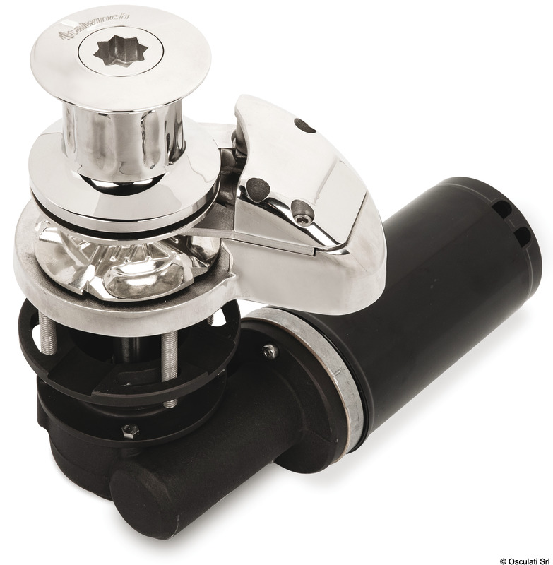 Verricelli ad asse verticale in acciaio inox AISI 316. Disponibili nella versione ad alto o basso profilo, con differenti motorizzazioni. Suggerito per barche fino ai 13m. Viene fornito con il sensore contametri già integrato.