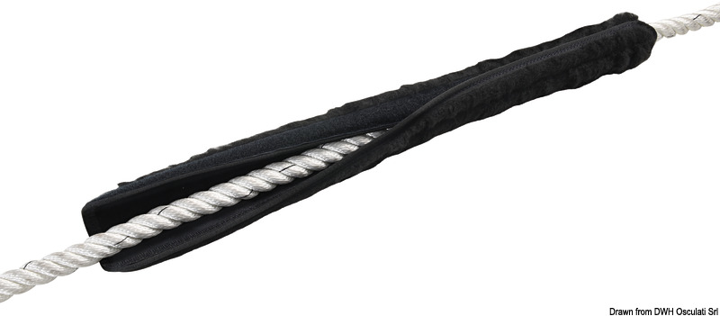 Proteggi scafo in vera lana per cime Ø dal 14 al 22 e lunghezza 60 cm.Fissaggio con chiusura a strappo e nastri anti scorrimento.Proteggono lo scafo dallo sfregamento delle cime di bordo (esempio i parabordi).Venduti a coppia.