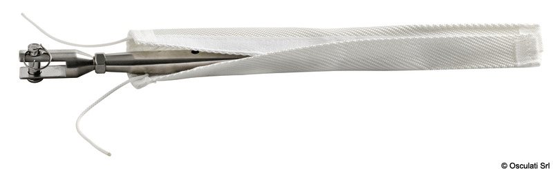Estremamente robusti, con fissaggio tramite chiusura a strappo. Esteticamente fini e funzionali, proteggono le vele e le gambe dell’equipaggio.