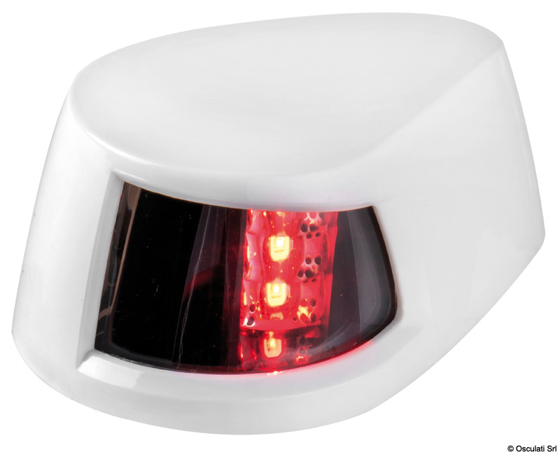 Luci di navigazione di dimensioni compatte fabbricate in policarbonato UV resistente, progettate per garantire massima durabilità in condizioni marine. Certificate IP67, offrono protezione completa contro polvere e acqua. Vengono fornite con viti di fissaggio. Rispettano le normative internazionali EN60945, USCG e ABYC C-5, garantendo sicurezza e affidabilità in navigazione.