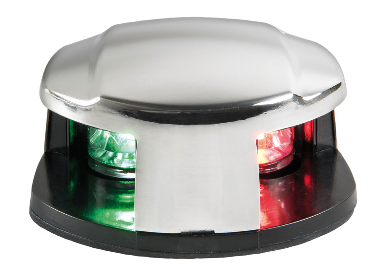 Corpo in policarbonato nero e scocca in acciaio inox AISI 316 lucidato a specchio. Di facile installazione sia sullo scafo sia sulla coperta della barca.Approvate RINA in accordo al regolamento COLREG72. Adatte per imbarcazioni fino a 20 m con visibilità fino a 2NM.