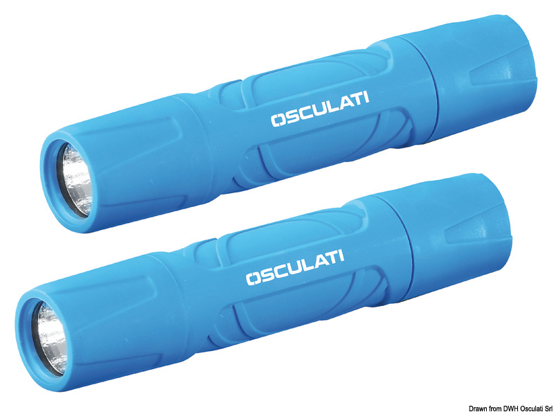 Batiscopio guardafondo smontabile in 4 parti. Con visore in vetro temperato e impugnatura soft + oculare morbido.Disponibile in versione classica ed in versione giorno/notte con sistema di illuminazione subacquea con due faretti a LED.Sacca imbottita per batiscopio per alloggiamento luci e pile (OPTIONAL).