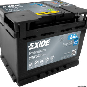 +30% di potenza in avviamento rispetto ad una batteria standard. Incremento della durata della batteria in condizioni di esercizio, ad elevate temperature. Doppio coperchio termosaldato sigillato massima sicurezza.Sistema labirinto brevettato Exide che facilita il riflusso delle particelle di acido impedendone la fuoriuscita. Assolutamente senza manutenzione. Inclinabile fino a 60°. Maggiore riserva di capacità grazie all'uso di piastre con spessore maggiorato. Maggiore resistenza alla corrosione grazie all'uso delle griglie in metallo espanso (Exmet) e all'uso di leghe Piombo-Calcio.