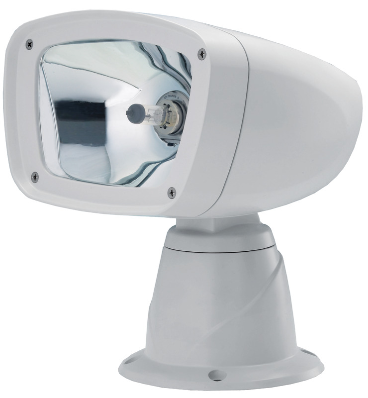 Carcassa: alluminio pressofuso e verniciato bianco con resine ad alta resistenza anti-corrosione. Completamente stagni. Rotazione orizzontale 355°, a 2 velocità. Rotazione verticale 50°.Versione A: con lampadina alogena doppio filamento (spot + flood) da 100 W + 90 W.Versione B: HID con lampadina a scarica di gas XENO ultrapotente (35W HID).Protezione contro le interferenze elettroniche.I fari sono collegabili a 2 tipi di comando optional che possono essere indipendenti o "sommati" per creare la configurazione desiderata:1) Comando da plancia con joystick. Cavo incluso da 4,5 m. Si possono installare altri comandi joystick usando il cavo a 2 porte 13.227.51.2) Radiocomando classico fornito con staffa per fissaggio alla plancia. Portata fino a 40 m di distanza dal faro.