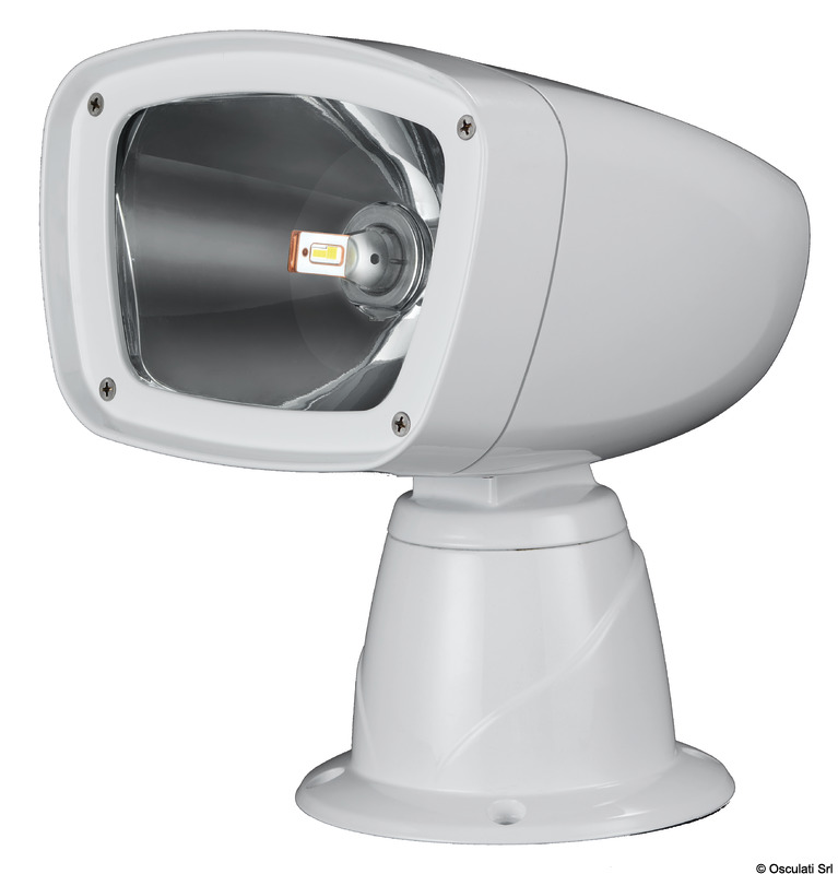 Carcassa: alluminio pressofuso e verniciato bianco con resine ad alta resistenza anti-corrosione. Completamente stagni. Rotazione orizzontale 355°, a 2 velocità. Rotazione verticale 50°. Combo LED di alta qualità. Consumo 54 W equiparabili ad oltre 100 W di una lampadina classica.Versione con potente led centrale (possibilità di sostituirla in caso di rottura), da 40+40 watt.Provviso di doppia funzione Spot luce con concentrata (20°) e Flood luce diffusa (45°).Protezione contro le interferenze elettroniche.I fari sono collegabili a 2 tipi di comando optional che possono essere indipendenti o "sommati" per creare la configurazione desiderata:1) Comando da plancia con joystick. Cavo incluso da 4,5 m. Si possono installare altri comandi joystick usando il cavo a 2 porte 13.227.51.2) Radiocomando classico fornito con staffa per fissaggio alla plancia. Portata fino a 40 m di distanza dal faro.