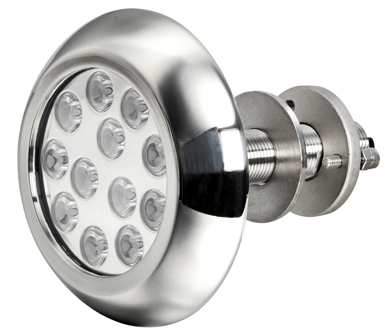 Fabbricata in acciaio inox AISI 316 lucidato a specchio, è dotato di 6 LED alta potenza e di sistema parabolico per aumentare la luminosità.Può funzionare solo immerso in acqua.