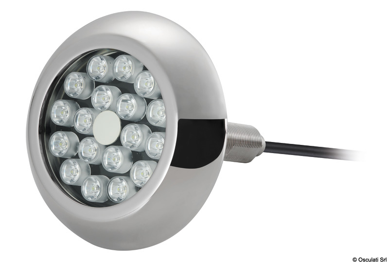 Fabbricata in acciaio inox AISI 316 lucidato a specchio, è dotato di LED alta potenza e di sistema parabolico per aumentare la luminosità.Può funzionare solo immerso in acqua.
