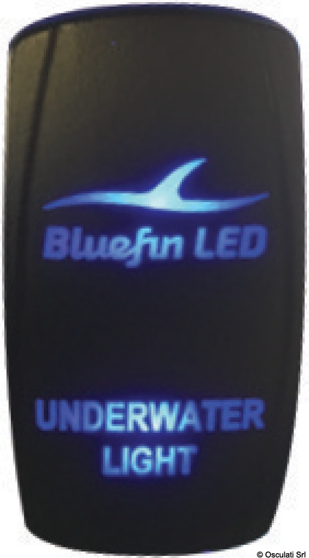 Il Bluefin Interruttore Fari Led BL-Switch è un dispositivo progettato appositamente per i fari Bluefin LED, ideale per l'introduzione di funzionalità che richiedono un inserimento momentaneo, noto come "Momentary Light Switch".Caratterizzato da un grado di impermeabilità IP66, il BL-Switch offre una protezione affidabile contro l'ingresso di acqua e polvere, garantendo un funzionamento sicuro anche nelle condizioni più avverse.Questo switch (12/24V) è perfettamente compatibile per tutti i modelli della gamma Bluefin LED.BL-Switch è in grado di supportare fino a 20 A di corrente, assicurando una gestione efficiente e affidabile dell'alimentazione per i fari Bluefin LED.