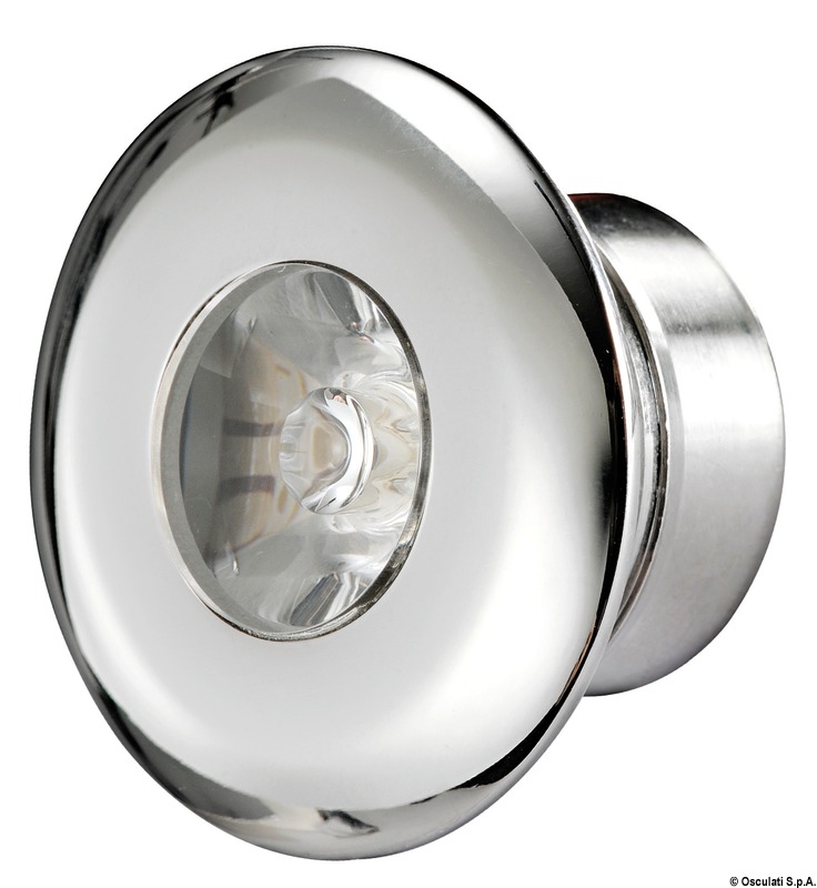 In acciaio inox microfuso lucidato a specchio. Lente in policarbonato. Montaggio a pressione.