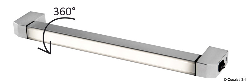 Barra a LED orientabile a 360° in alluminio cromato e lente in policarbonato.Ideale come luce sottopensile. La rotazione permette di creare una luce diretta o diffusa a seconda della necessità.Di facile installazione grazie all'applicazione di due adesivi che permettono di centrare i supporti in maniera precisa senza bisogno di dima.
