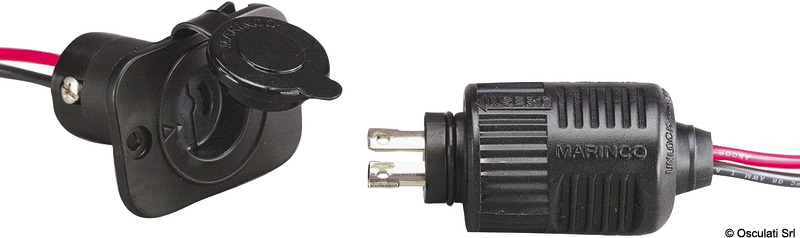 Kit presa e spina per motori elettrici e utenze di bordo con contatti in ottone nichelato, tenuta stagna con cappuccio e accoppiamento “locking” a prova di vibrazioni. Una soluzione plug‑and‑play che copre dal piccolo trolling motor fino ai sistemi più potenti: connessione sicura, impermeabile e a bassa caduta di tensione, pronta per installazioni da 12 a 48 volt.