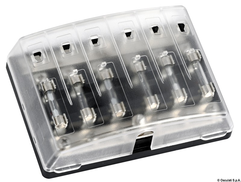 Per fusibili standard 6,3x32 mm. Completa di LED di segnalazione fusibile bruciato.Con coperchio a scatto e tabella con simboli utenze autoadesivi.