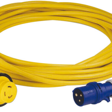 Cavi per presa banchina con connettori di sicurezza IEC 60309 lato pontile e spinotto NEMA illuminato lato barca. Forniti con tappo stagno di chiusura e LED indicatore di tensione. Dotati di tobusta guaina in poliuretano anti‑usura, colore giallo alta visibilità e giunzioni sovrastampate per tenuta d’acqua e resistenza agli UV.