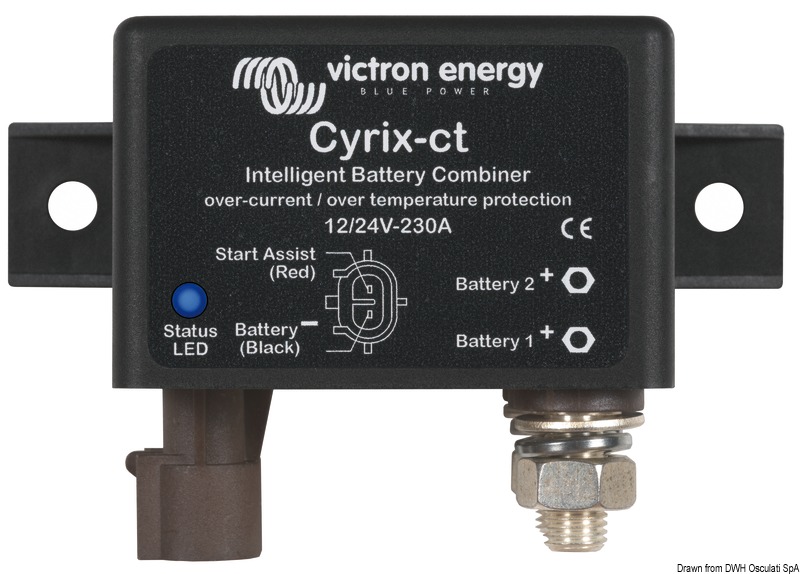 Si tratta di un relay potente che tramite un microprocessore collega automaticamente in parallelo le batterie quando una di esse ha raggiunto il voltaggio predeterminato e le separa quando il voltaggio scende sotto il livello FLOATING.I Cryrix-I sono un ottima alternativa ai separatori a diodi in quanto non c'è caduta di tensione.Il montaggio classico prevede l'alternatore collegato direttamente alla batteria avviamento. Batteria servizi, ed elica di prua sono abbinate alla batteria avviamento con il Cyrix-I.Quando Cyrix-I sente che la batteria avviamento è carica, si attiverà permettendo la carica in parallelo delle altre batterie. Cryix-I percepisce la tensione di entrambe le batterie. Si attiverà perciò se per esempio la batteria servizi è sotto caricabatteria.