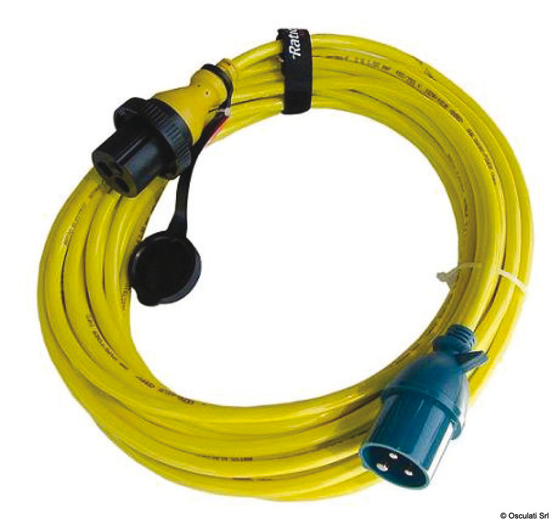 Cavi di alimentazione da banchina da 16/25/32A (fino a 250V). Il cavo in PUR giallo e connettori stampati offrono la migliore qualità per l'imbarcazione. Garantiscono la tenuta stagna e una lunga durata. La spina per barca è dotata di un anello a baionetta per un collegamento a tenuta stagna alla presa di corrente dell'imbarcazione ed è dotata di un indicatore di tensione e di una copertura protettiva.
