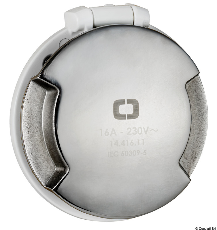 Presa e spina nautica per cavo elettrico banchina da 32A - 220V. Realizzati in PA6, dotata di contatti ad alta resa energetica e tappo di chiusura IP67. La spina è disegnata per garantire una impugnatura ergonomica e la ghiera rotante permette di assicurarla saldamente alla presa in barca con una chiusura stagna IP67, mentre il tappo in gomma garantisce una tenuta IP44 quando non è collegata. Il design pulito e le ridotte dimensioni permettono di poter installare comodamente la presa in qualsiasi punto del pozzetto. Conforme agli standard europei di sicurezza IEC 60309-5.