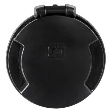 Presa e spina nautica per cavo elettrico banchina da 16A - 230V.Realizzati in PA6, dotata di contatti ad alta resa energetica e tappo di chiusura IP67.La spina è disegnata per garantire una impugnatura ergonomica e la ghiera rotante permette di assicurarla saldamente alla presa in barca con una chiusura stagna IP67, mentre il tappo in gomma garantisce una tenuta IP44 quando non è collegata.Il design pulito e le ridotte dimensioni permettono di poter installare comodamente la presa in qualsiasi punto del pozzetto.Conforme agli standard europei di sicurezza IEC 60309-5.