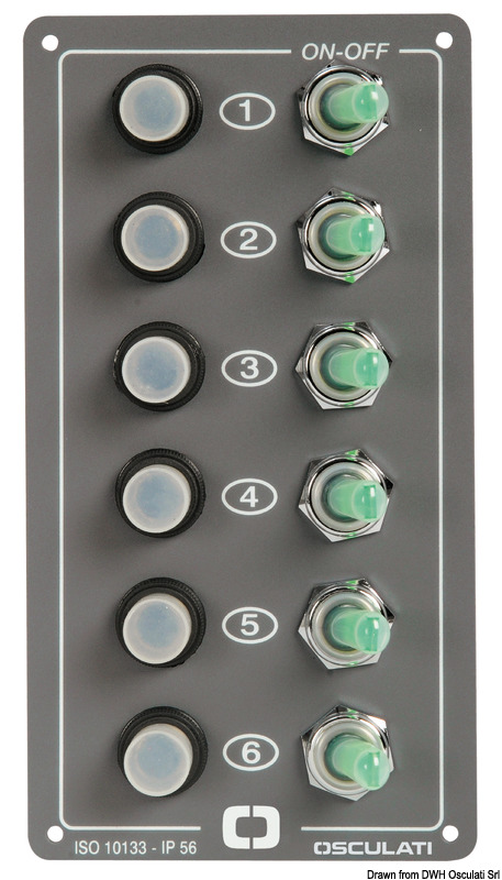 Interruttori ON-OFF tranne il primo (ON-OFF-ON) e l’ultimo (ON-OFF) con ritorno a molla per tromba.Grado protezione IP56.Interruttori a levetta luminosi. Fusibili automatici riarmabili.Pannello in alluminio verniciato con resine epossidiche.