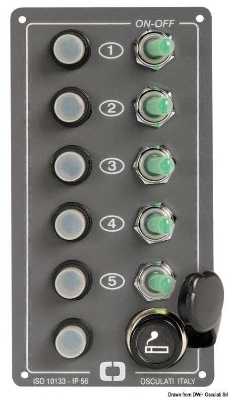 Interruttori ON-OFF tranne il primo (ON-OFF-ON) e l’ultimo (ON-OFF) con ritorno a molla per tromba.Grado protezione IP56.Interruttori a levetta luminosi. Fusibili automatici riarmabili.Pannello in alluminio verniciato con resine epossidiche.