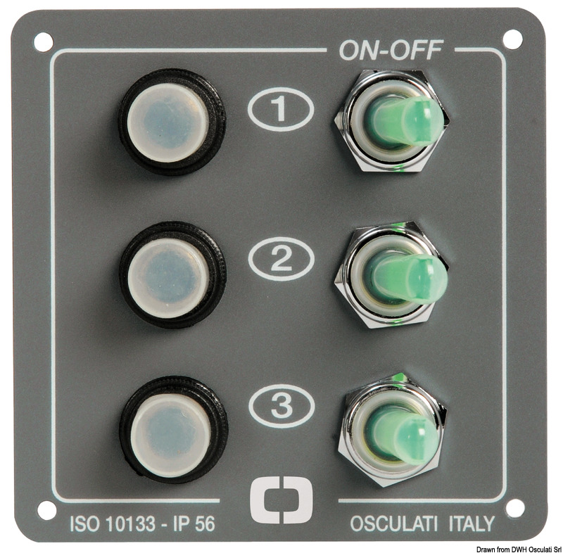Interruttori ON-OFF tranne il primo (ON-OFF-ON) e l’ultimo (ON-OFF) con ritorno a molla per tromba.Grado protezione IP56.Interruttori a levetta luminosi. Fusibili automatici riarmabili.Pannello in alluminio verniciato con resine epossidiche.