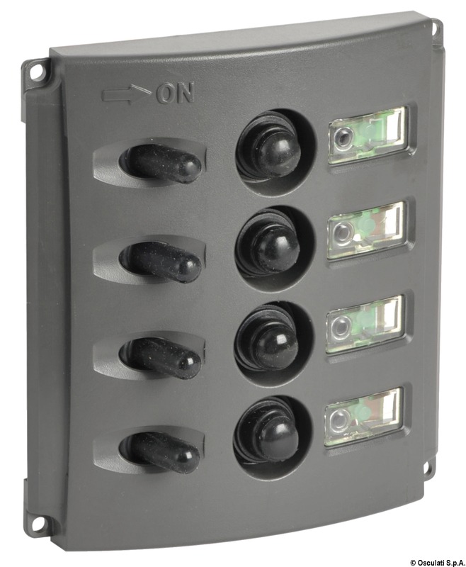 Carcassa in policarbonato grigio scuro. LED permanente verde che illumina le etichette con le funzioni. LED rosso che si attiva su "ON". Viti di fissaggio invisibili. Primo interruttore ON-OFF-ON con 2 circuiti separati e on-off con ritorno per i modelli 14.850.05/06.