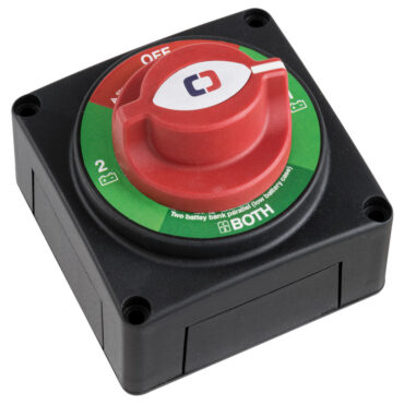 Serie di interruttori e deviatori che permettono di attivare/disattivare, combinare e/o separare i banchi di batterie per motori e servizi.Per applicazioni fino a 48 VDC. Compatibili con installazioni a muro esterne o a incasso. Conformi alla normativa di riferimento UNI EN ISO 8846.Uscita dei cavi possibile sui 4 lati.