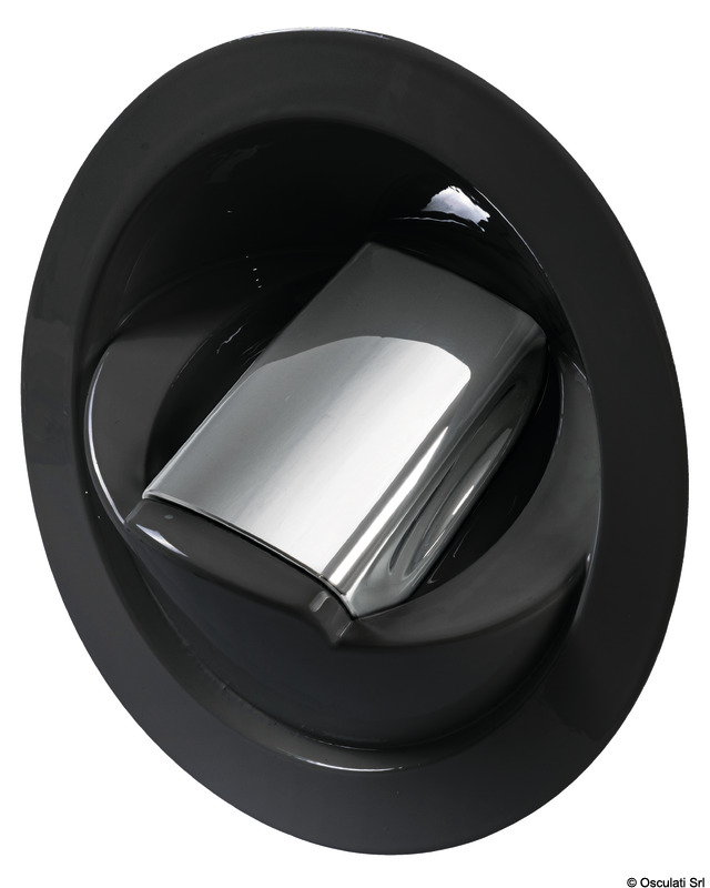 Doccia Saturn solo fredda, estetica flat , a scomparsa, installazione orizzontale o verticale.Vano doccia provvisto di una guarnizione antivibrante.Regolazione del flusso d’acqua tramite bottone push lock che consente di bloccare il getto d’acqua.