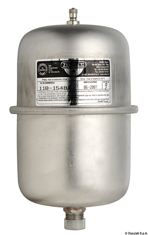 Atto ad evitare la caratteristica pulsazione quando i rubinetti non sono aperti al massimo e l’aumento di volume dell’acqua calda negli scaldabagni. Carcassa in acciaio inox lucidato, membrana in butile.