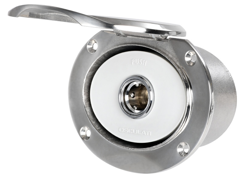 Si collega alla rete idrica di bordo (acqua dolce) o alla pompa Washdown (acqua salata) e mantiene in pressione la linea. Il tubo di lavaggio si innesta a scatto nella presa e fa automaticamente partire la pompa.Vano in acciaio inox 316, sportello autoreggente.