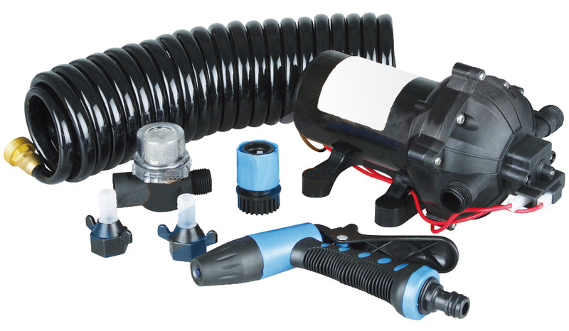 Composizione:- 1 autoclave alta pressione 4,8 bar a 5 polmoni;- 1 filtro;- 1 pistola a spruzzo;- 2 portagomma 12 mm;- 1 tubo retrattile 7,5 m.Funziona anche con acqua salina.