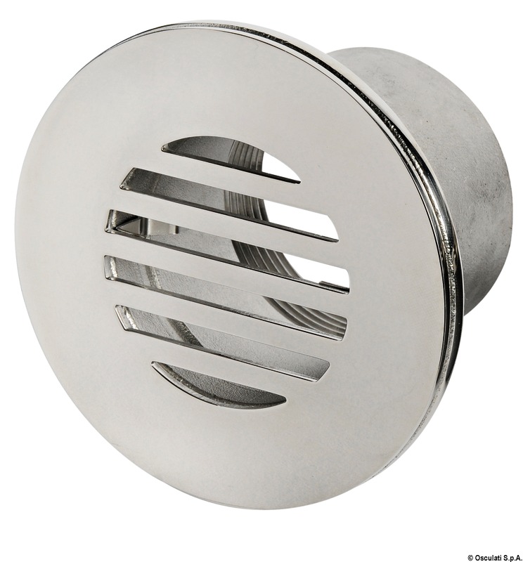 In acciaio inox AISI 316 lucidato a specchio. Griglia superiore montaggio a scatto, con ulteriore funzione di nascondere le viti di fissaggio.