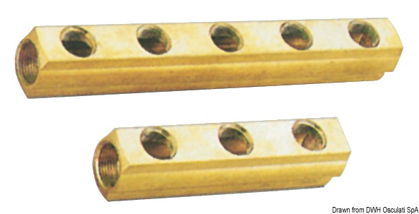 In ottone, interasse vie 50 mm.