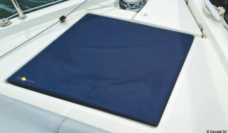 Fabbricati in tessuto ATLAS 310g/m2 impermeabile, traspirante e UV resistente.