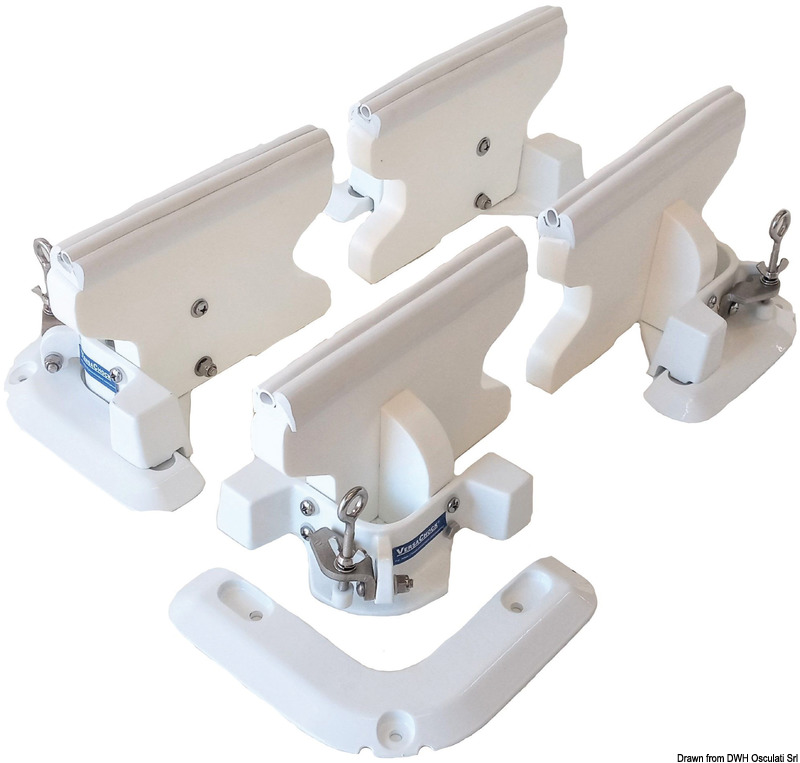 Supporti facilmente rimovibili per tender, jet sky o moto d'acqua. Da fissare su plancette di poppa, fly bridge o sul ponte.4 basi basse e smussate rimangono fisse sull'imbarcazione; i supporti si rimuovono facilmente per lasciare il ponte libero.Staffe e basi realizzate in alluminio verniciato a polvere. Supporti in HDPE + profilo di appoggio in gomma.