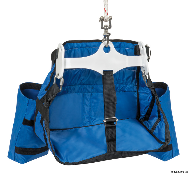 Realizzato in tessuto di nylon imbottito, con scheletro in acciaio inox anti-schiacciamento. Tavoletta di seduta sfilabile in policarbonato leggerissimo e resistente. Regolazione dell’inclinazione schiena tramite chiusura a strappo e cinghia. Tasche laterali con chiusura a strappo e sacca di trasporto.