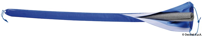 In poliuretano espanso morbido a cellule chiuse rivestite in tessuto di poliestere “cordura”. Tramite un ingegnoso sistema si applicano alle draglie senza smontarle e si conformano perfettamente alle stesse senza antiestetici giochi. Universale per draglie di qualsiasi diametro. Possono coprire anche il tenditore.