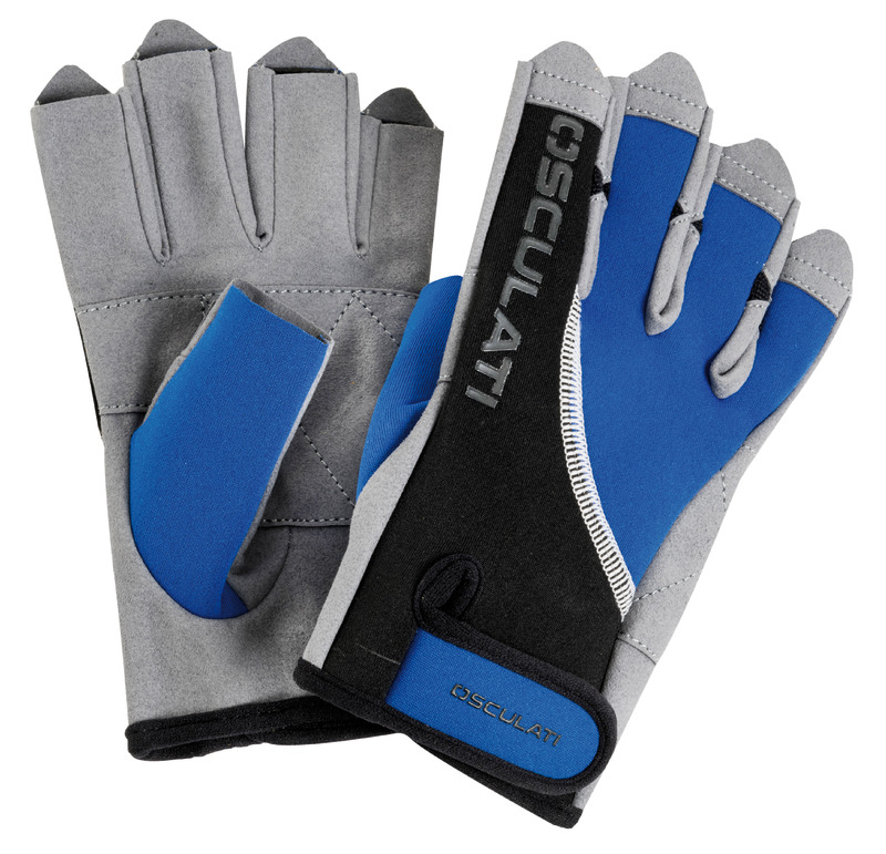 In neoprene elastico + pelle sintetica anti-salino “AMARA" e tessuto elasticizzato. Chiusura a strappo di regolazione sul polso. Palmo e articolazioni rinforzate. Disponibile in 2 versioni differenti per lunghezza delle dita.