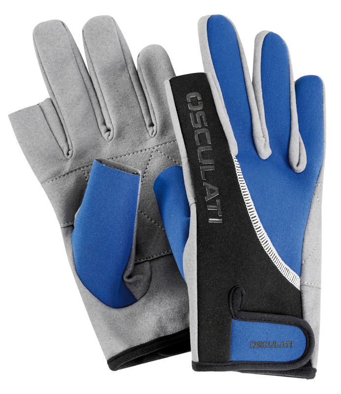 In neoprene elastico + pelle sintetica anti-salino “AMARA" e tessuto elasticizzato. Chiusura a strappo di regolazione sul polso. Palmo e articolazioni rinforzate. Disponibile in 2 versioni differenti per lunghezza delle dita.