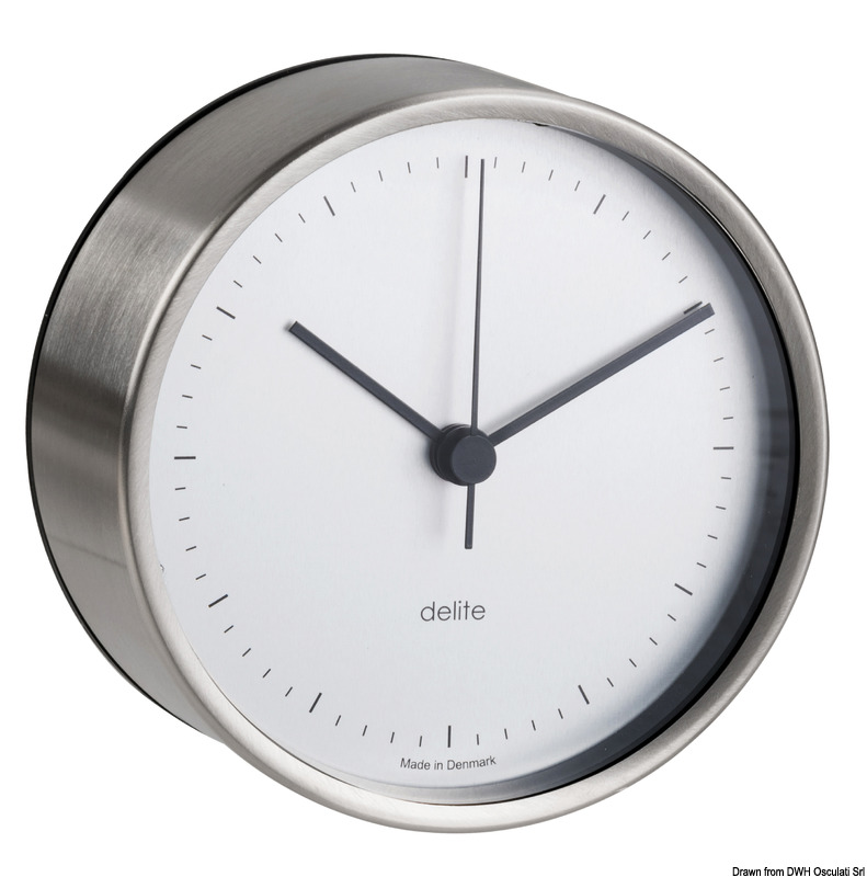 Carcassa realizzata in acciaio inox satinato.Sistema di fissaggio a parete incluso.