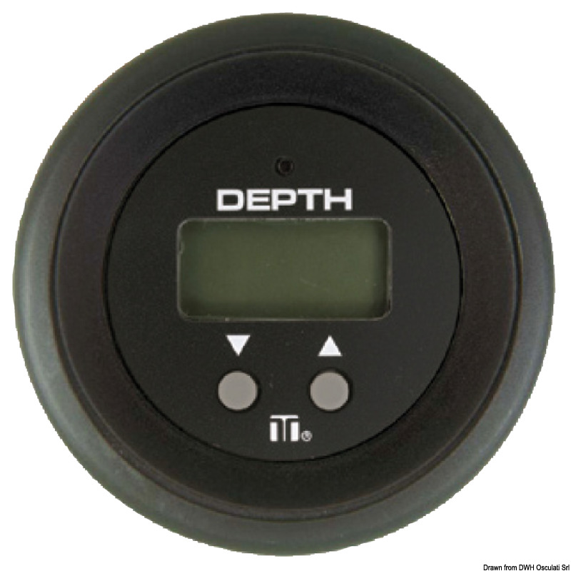 Legge da 0,7 a 61 m fino ad una velocità di 101 km/h (63 mph). Display LCD polarizzato. Scala in metri o piedi a scelta. Funzioni d'allarme di minima e massima profondità + sia sonoro che ottico. Potenza max 250 watt. Trasduttore di poppa da 200 khz con cavo da 9 m. Possibilità di calibrare la profondità tenendo conto dell'immersione della barca (keel offset).