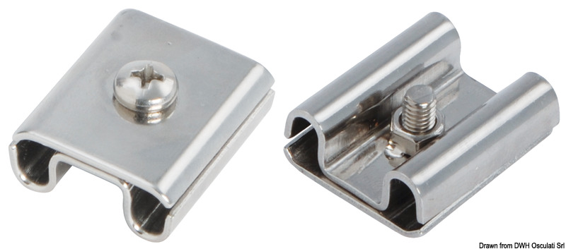 Acciaio inox AISI 316 lucidato. Si possono combinare in serie per contenere più parabordi.